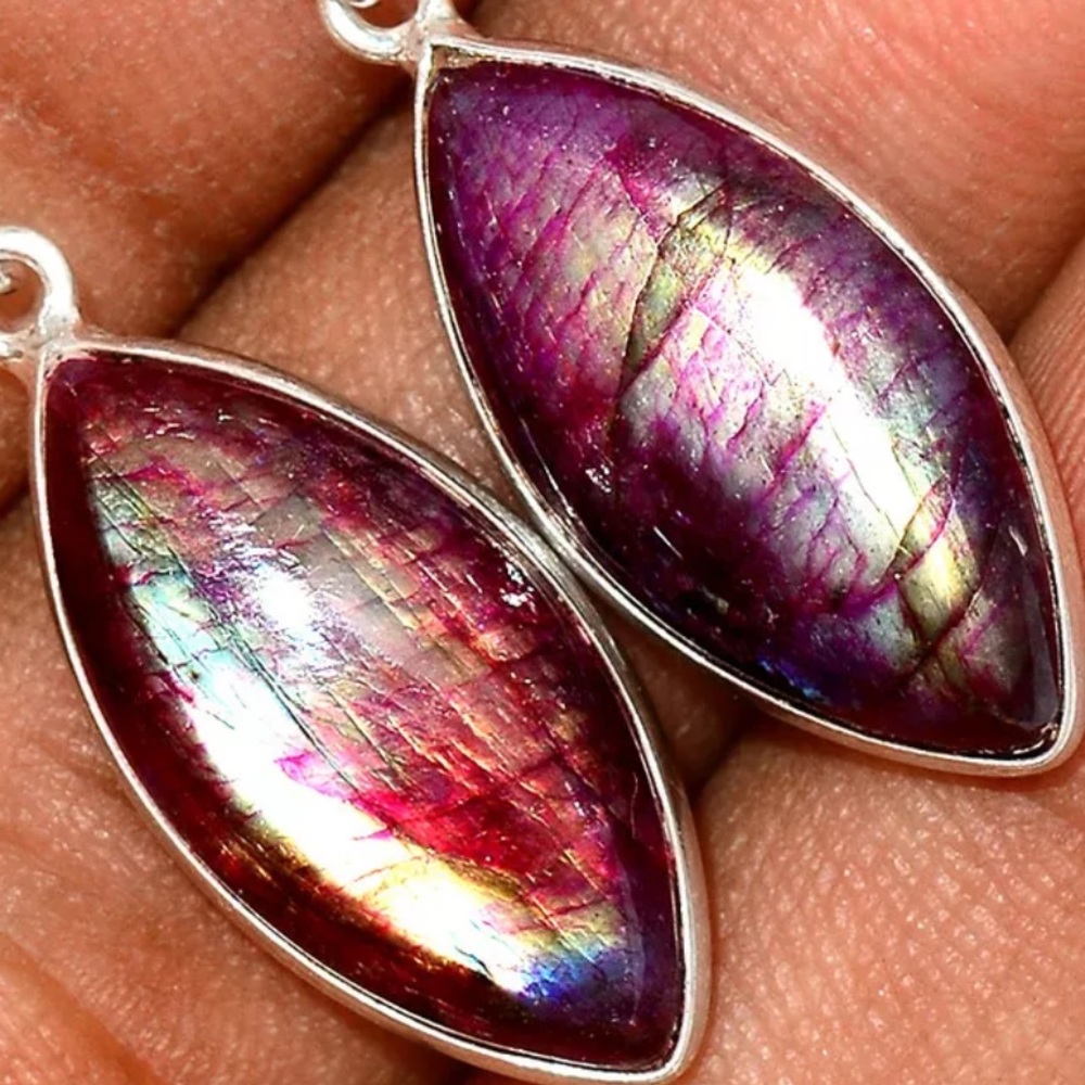 Gorgeous red flash labradorite and garnet sterling silver earrings - Picture 5 of 8